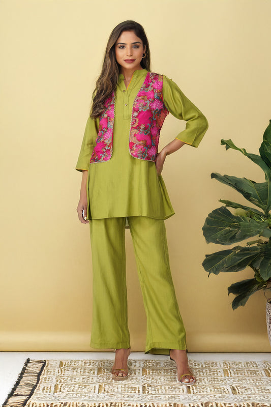 Banarasi Ethnic Jacket in Rani Pink with Gold Lace